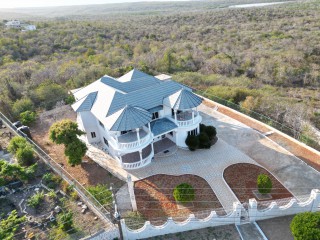 6 bed House For Sale in Johnson Hill Hellshire, St. Catherine, Jamaica