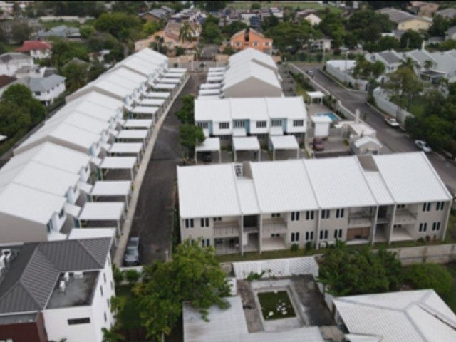 Townhouse For Sale in KINGSTON 6, Kingston / St. Andrew Jamaica | [11]