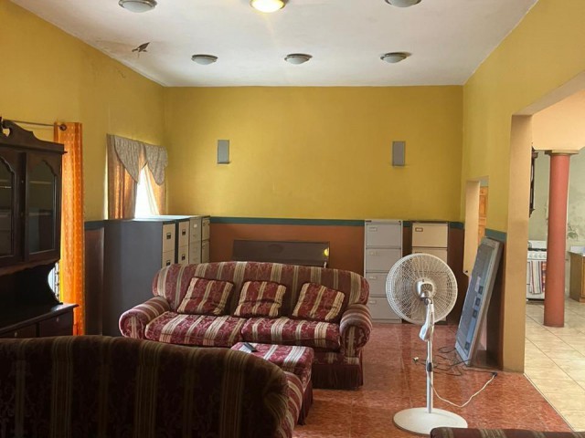House For Sale in MOLYNES SQUARE, Kingston / St. Andrew Jamaica | [5]