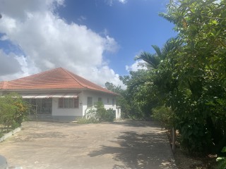 4 bed House For Sale in Mandeville, Manchester, Jamaica