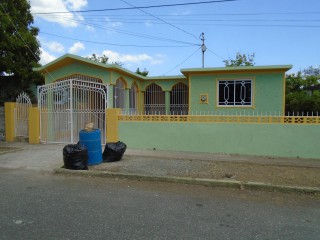 4 bed House For Sale - Passage Fort, St. Catherine, Jamaica
