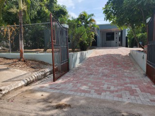 4 bed House For Sale in Off Annette Crescent, Kingston / St. Andrew, Jamaica