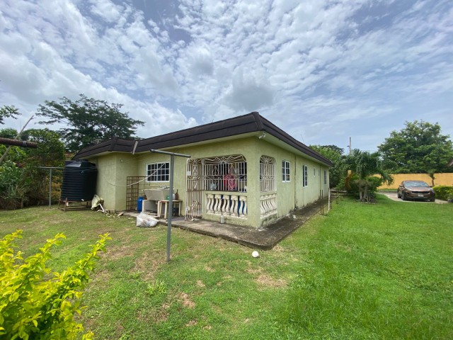 House For Sale in SHENTON BOG WALK, St. Catherine Jamaica | [5]
