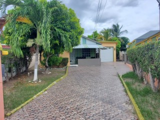 4 bed House For Sale in White Water Meadows, St. Catherine, Jamaica