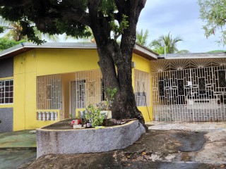 4 bed House For Sale in Palmers Cross, Manchester, Jamaica