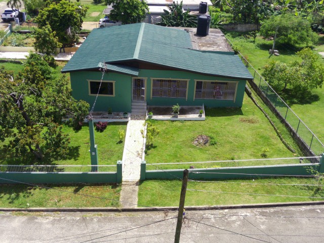 House For Sale in Santa Cruz, St. Elizabeth Jamaica | [13]