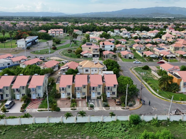 Townhouse For Sale in Greater Portmore, St. Catherine Jamaica | [1]