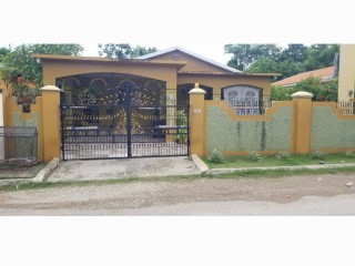 4 bed House For Sale in ANGELS ESTATE SPANISH TOWN, St. Catherine, Jamaica