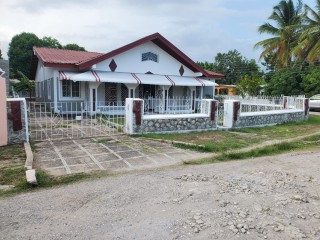4 bed House For Sale in Hopedale, St. Catherine, Jamaica