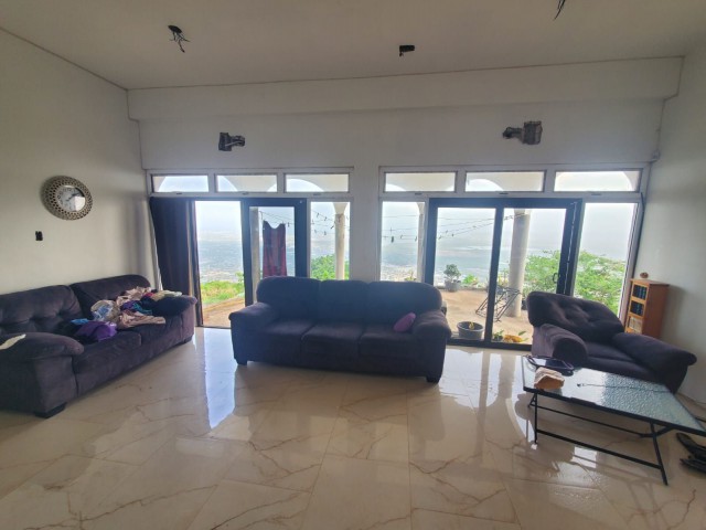 7 bed House For Sale - Molynes Mountain, Kingston / St. Andrew, Jamaica