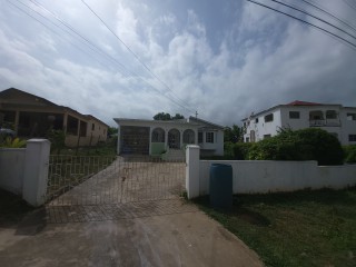 4 bed House For Sale in KEYSTONE, St. Catherine, Jamaica