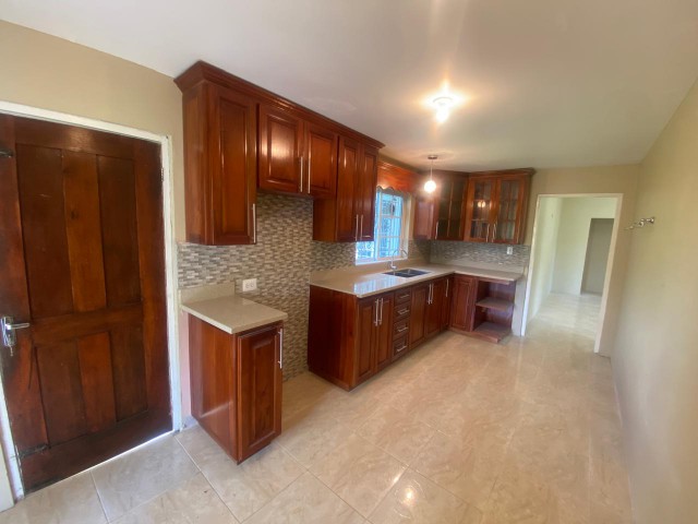 House For Sale in Royal Flat, Manchester Jamaica | [10]