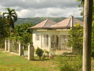 3 bed House For Sale in Santa Cruz, St. Elizabeth, Jamaica