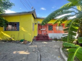 10 bed House For Sale – Whitfield Town, Kingston / St. Andrew, Jamaica