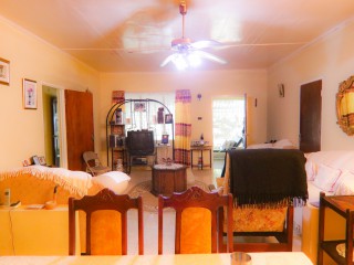 House For Sale in Near Denbigh, Clarendon Jamaica | [9]