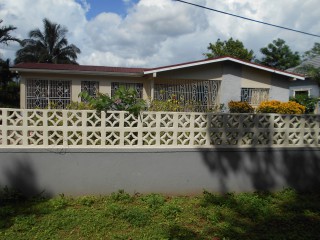 4 bed House For Sale in Mandeville, Manchester, Jamaica