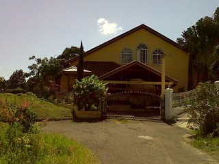 4 bed House For Sale in May Pen, Clarendon, Jamaica