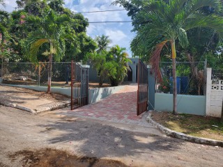 4 bed House For Sale in Off Annette Crescent, Kingston / St. Andrew, Jamaica