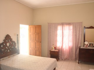 3 bed House For Sale in Santa Cruz, St. Elizabeth, Jamaica