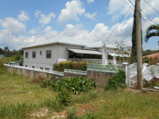 House For Sale in Avondale Heights, Manchester Jamaica | [12]