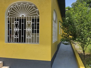 2 bed House For Sale – Bog walk, St. Catherine, Jamaica