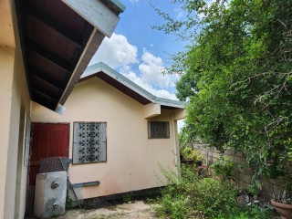 5 bed House For Sale in Willodene, St. Catherine, Jamaica