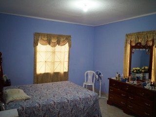 3 bed House For Sale in Santa Cruz, St. Elizabeth, Jamaica