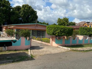 3 bed House For Rent in Molynes, Kingston / St. Andrew, Jamaica