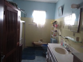 House For Sale in Christiana, Manchester Jamaica | [9]