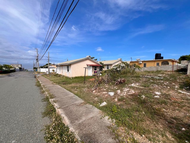 House For Sale in HELLSHIRE ESTATE, St. Catherine Jamaica | [7]