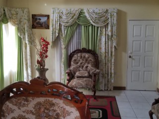 8 bed House For Sale in Kingston 19, Kingston / St. Andrew, Jamaica