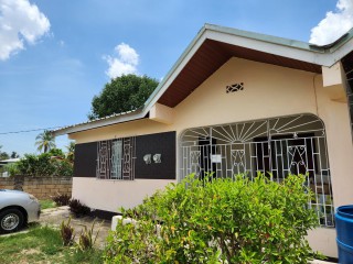 5 bed House For Sale in Willodene, St. Catherine, Jamaica