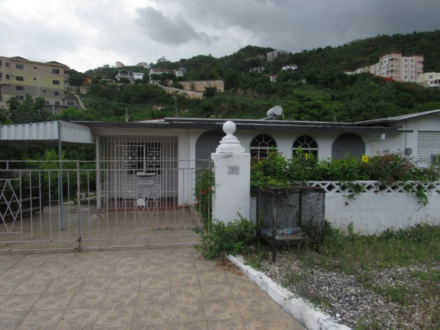 House For Sale in Meadowbrook Mews, Kingston / St. Andrew Jamaica | [12]