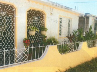 House For Sale in CAYMANAS GARDENS, St. Catherine Jamaica | [2]