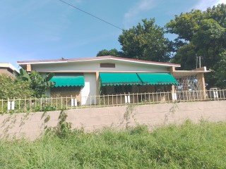 4 bed House For Sale in Three Views, Kingston / St. Andrew, Jamaica