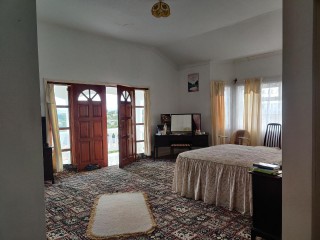 10 bed House For Sale in Mandeville, Manchester, Jamaica