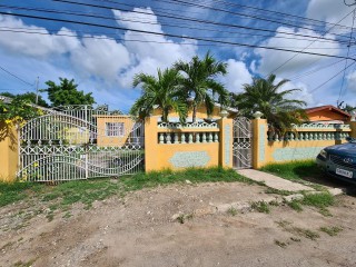 House For Sale in SYDENHAM COTTAGE, St. Catherine Jamaica | [1]
