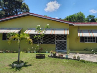 4 bed House For Sale in Santa Cruz, St. Elizabeth, Jamaica