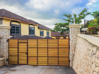 4 bed Townhouse For Sale in Norbrook Heights, Kingston / St. Andrew, Jamaica