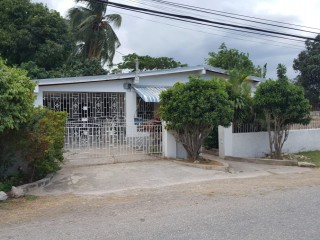 House For Sale in Hampton Green, St. Catherine Jamaica | [10]