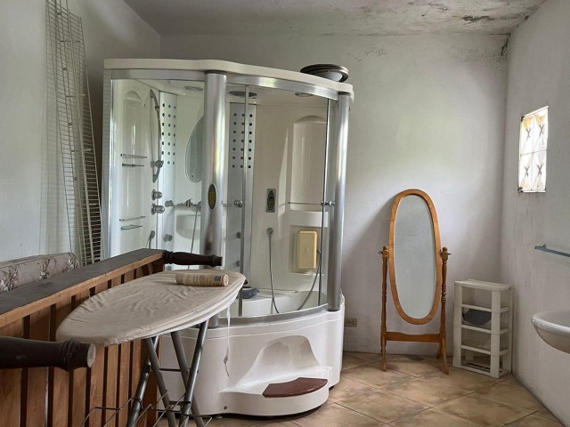 House For Sale in MOLYNES SQUARE, Kingston / St. Andrew Jamaica | [11]