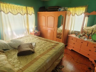 5 bed House For Sale in Rose Hall Linstead, St. Catherine, Jamaica
