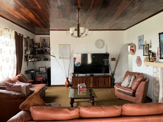 3 bed House For Sale – Wales District, Manchester, Jamaica