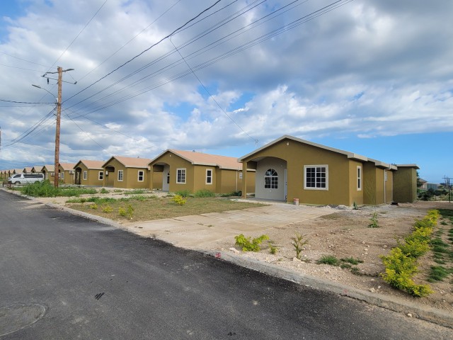 House For Sale in Phoenix Park Phase 2, St. Catherine Jamaica | [8]