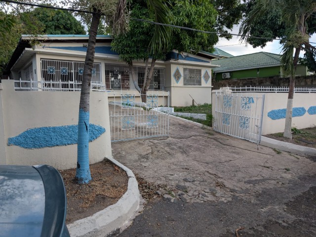 5 bed House For Sale - Karram Place, Kingston / St. Andrew, Jamaica
