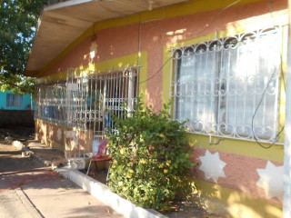 4 bed House For Sale in Lionel Town, Clarendon, Jamaica