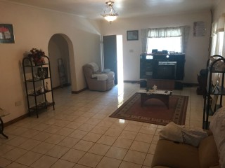 House For Sale in Chapelton, Clarendon Jamaica | [1]