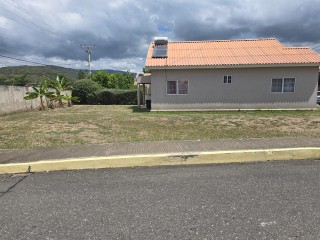2 bed House For Sale – CAYMANAS ESTATE COUNTRY CLUB PHASE 2, St. Catherine, Jamaica