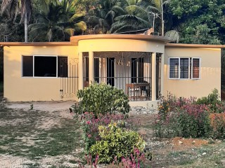 3 bed House For Sale in Prospect Bog Walk, St. Catherine, Jamaica