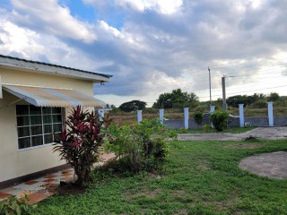 4 bed House For Sale in May Pen, Clarendon, Jamaica
Withdrawn